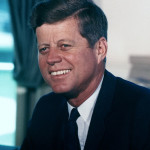 케네디 John_F._Kennedy,_White_House_color_photo_portrait