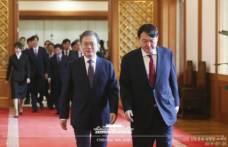 내란만 문제가 아니다. 경제는 멀쩡한가?