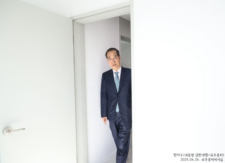 부하들 탓하는 윤석열이 유독 한덕수만 감싸고 도는 이유: 슬로우레터 11월27일.