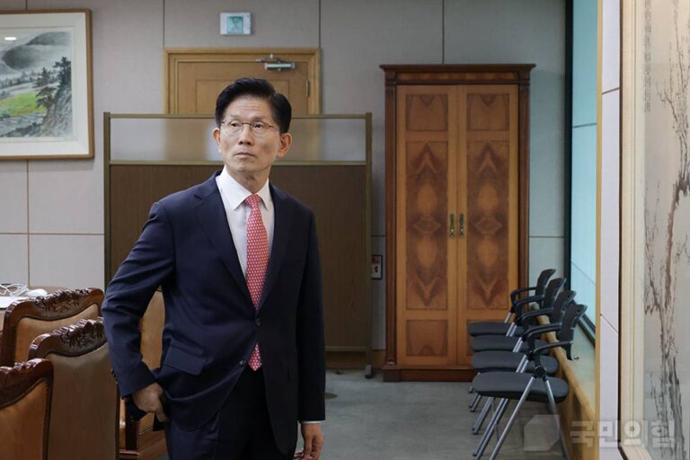 ‘기가문수’의 생환, “윤석열당이 전광훈당으로 바뀐 것뿐”: 슬로우레터 5월12일.