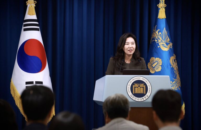 노무현 시절, 처음이자 마지막이었던 청와대 대변인 생중계.