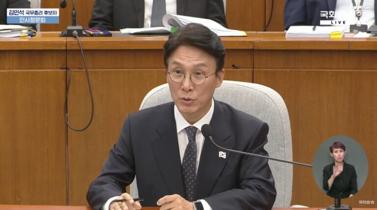 김민석에게 “국가 채무 얼마냐” 물었더니 “20~30% 정도?”: 슬로우레터 6월25일.