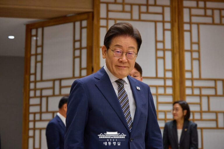 정치 효능감 확인했던 공개 국무회의, 보수 진영의 반격이 시작됐다: 슬로우레터 7월30일.