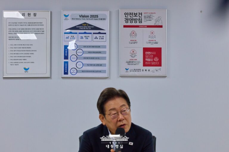 ‘죽음의 빵 공장’ 파리바게뜨, 대통령 다녀간 뒤 대책 내놨다: 슬로우레터 7월28일.