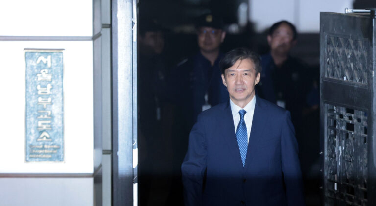 조국 광복절 특사, “나의 석방은 검찰 독재 종식의 상징적 장면”: 슬로우레터 8월15일.