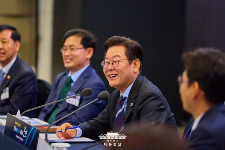 모든 대통령이 넘어간 모피아의 달콤한 속삭임, 일 욕심 많은 이재명은 뿌리칠 수 있을까.
