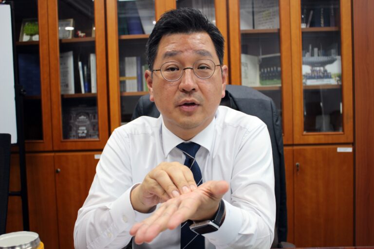 “울산 현대중공업에서 한미 정상회담을 열어야 한다.”