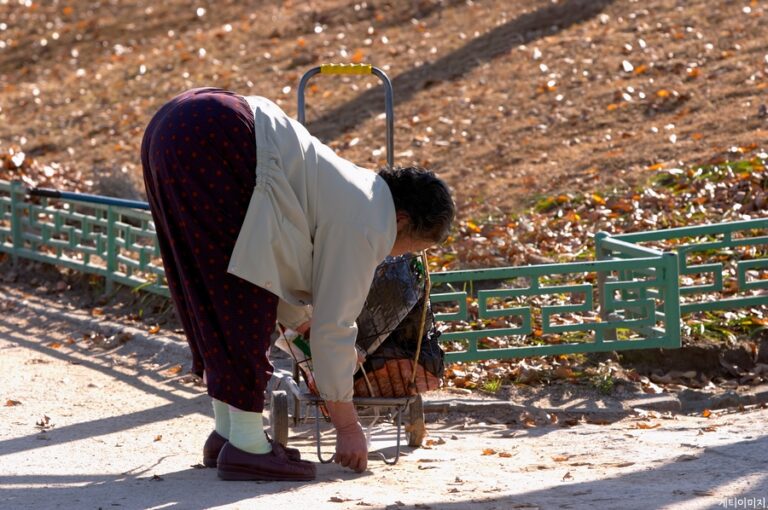 쓸모 없음을 허락받고 존엄하게 살 수 있을 때