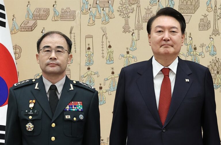 윤석열 마주한 곽종근, “그 말씀 하실 때 그걸 잊을 수 없습니다”