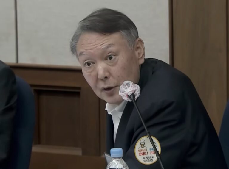 “홍장원 지렁이” 증인 필체 조롱한 윤석열