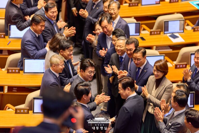 “물 한 바가지 아낄 때 아니다”, 박정희와 김대중처럼 고속도로 깔고 간다: 슬로우레터 11월5일.