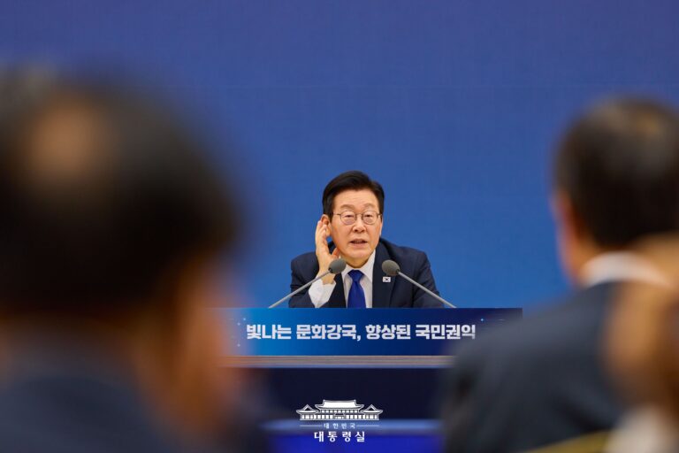 대머리는 유전병 아닌가? 생명에는 지장 없다… 이재명-정은경의 탈모 지원 공방: 슬로우레터 12월17일.