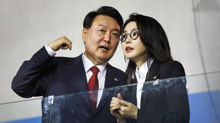 “입이 가벼운 윤석열, 김건희 몰래 계엄할 수 있는 사람이 아니다”: 슬로우레터 12월2일.