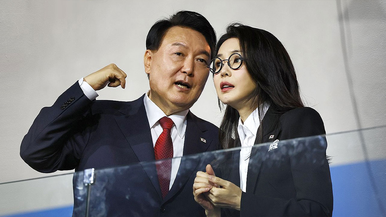 "입이 가벼운 윤석열, 김건희 몰래 계엄할 수 있는 사람이 아니다": ... - 뉴스 썸네일 이미지