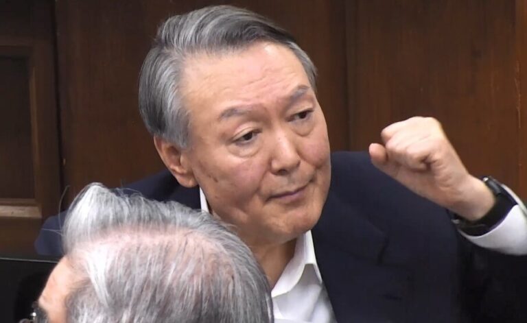 “총으로 쏴서라도 막아라”, 윤석열 체포 방해 오늘 첫 선고: 슬로우레터 1월16일.