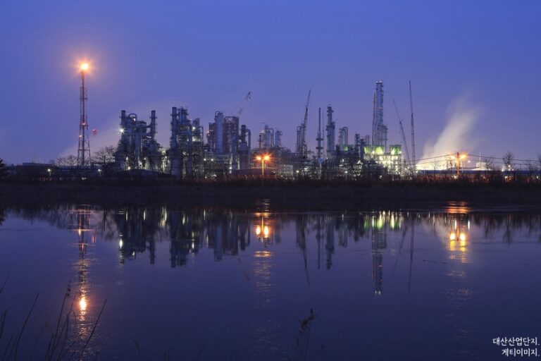 240만 노동자의 산업단지, 해법은 ‘공공 인프라’와 ‘초기업 교섭’