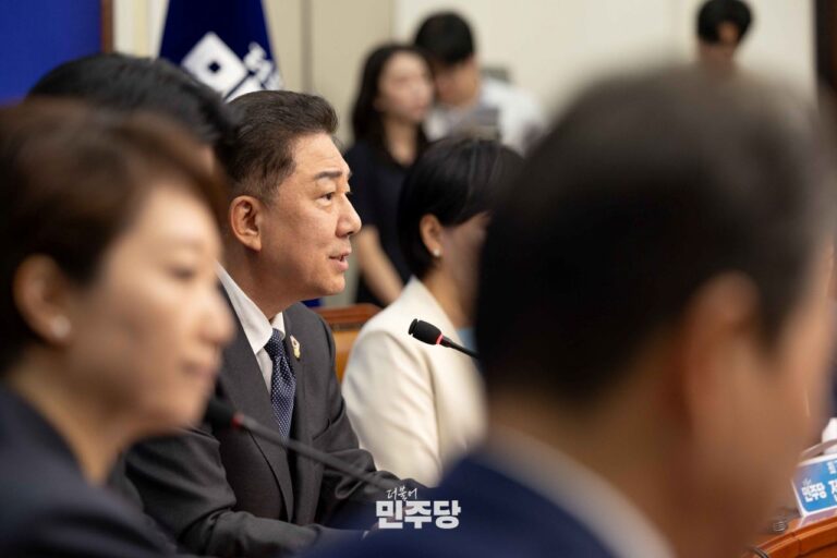 김병기 부인에게 1000만 원 건넸더니 “선물로는 너무 많고 공천 헌금으로는 부족하다”: 슬로우레터 1월2일.