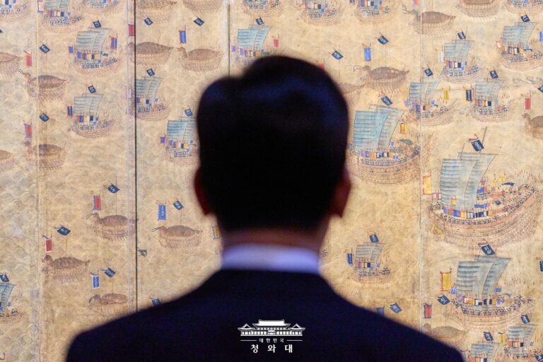 일 잘하는 대통령의 효능감, 주가 오르고 부동산 빠지고 빵값도 내린다: 슬로우레터 2월27일.