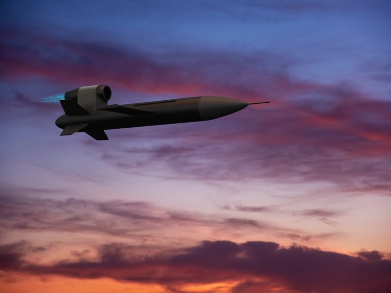 트럼프의 위험한 제안을 거절한 클로드와 충성을 약속한 챗GPT.