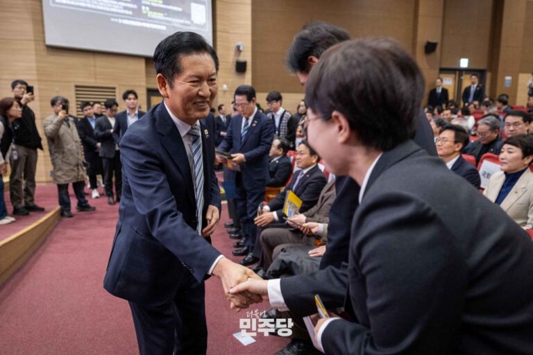 이재명이 정청래와 악수 안 했나? 이상한 의혹과 더 이상한 결말: 슬로우레터 3월3일.