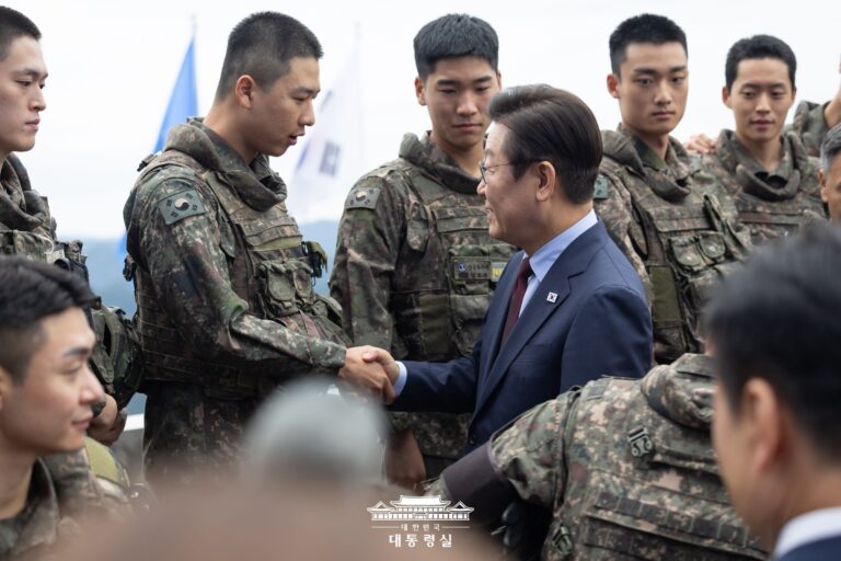 한국도 군함 보내라, 선을 넘는 트럼프와 이재명의 복잡한 고민: 슬로우레터 3월16일.