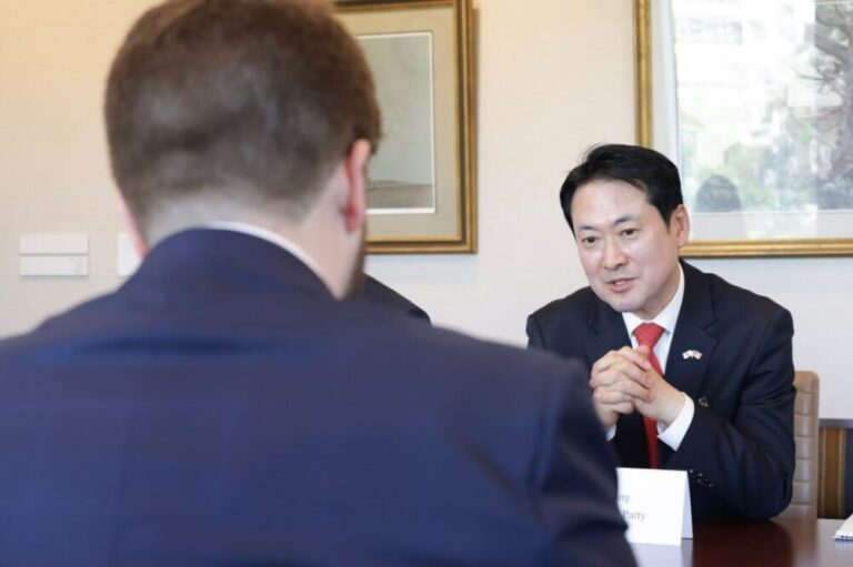 장동혁의 거짓말, 차관보 만났다더니 차관 비서실장이었다: 슬로우레터 4월24일.