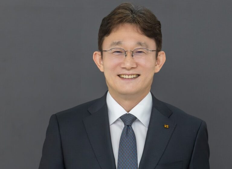 사람 잘라 이익 냈던 KT, 박윤영은 다를까.