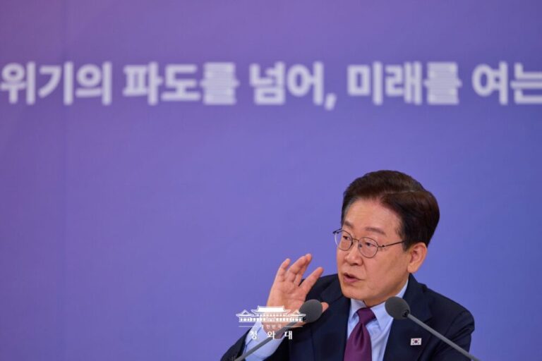 공소 취소 논란 특검법, 포기하지 않고 일단 미뤘다: 슬로우레터 5월5일.