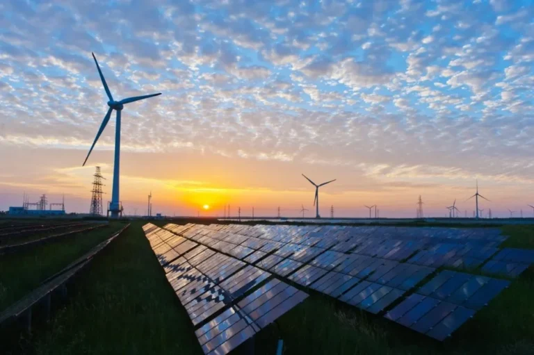 재생 에너지 100GW? 야심찬 목표 가로막는 네 가지 병목 현상.