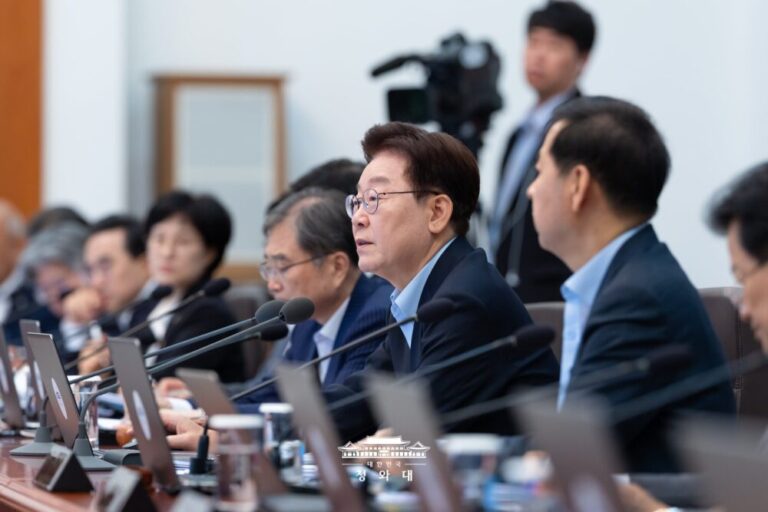 돈 더 써라, 자신감 넘쳤던 국무회의, “자칫하면 정권 날아간다”는 경고 나오는 이유: 슬로우레터 6월24일.