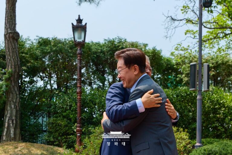 문재인이 ‘단합’을 다섯 번 말했다: 슬로우레터 7월2일.