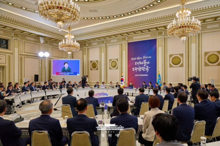 세수 대박? 800조+알파, 확실하게 돈 쓰는 정부로 간다: 슬로우레터 7월14일.