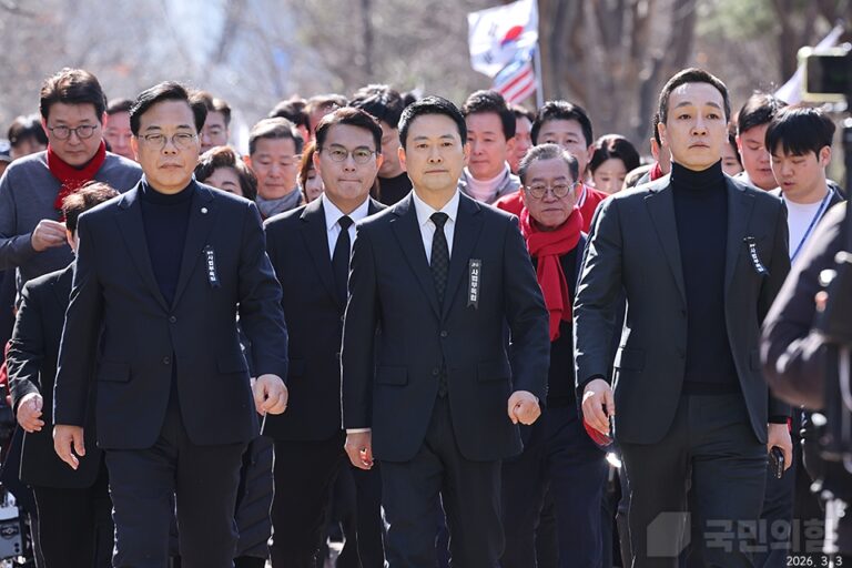 당원도 늘고 갈등도 커졌다