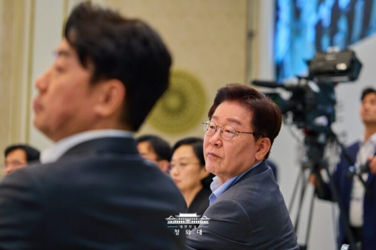삼성전자 주주 800만 명 시대, 이재명 지지율 40.2%: 슬로우레터 8월25일.