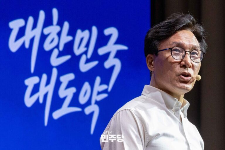“정청래는 ‘중도는 없다’론자, 절충하기 어렵다는 잠정적 결론”: 슬로우레터 8월28일.