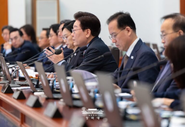 점심도 거른 네 시간 국무회의, “오늘은 응원과 칭찬 댓글이 많다”: 슬로우레터 9월30일.