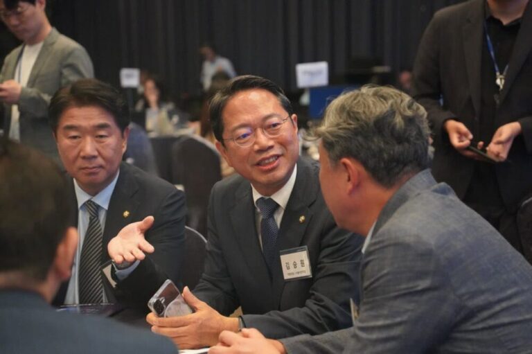 “좀 빠르게 처리할 수 있도록 부탁드립니다”, 법무부 장관 후보자의 5년 전 메시지: 슬로우레터 9월3일.